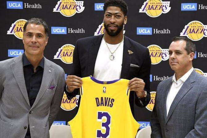  尼斯主帅下课，助教暂代帅位  