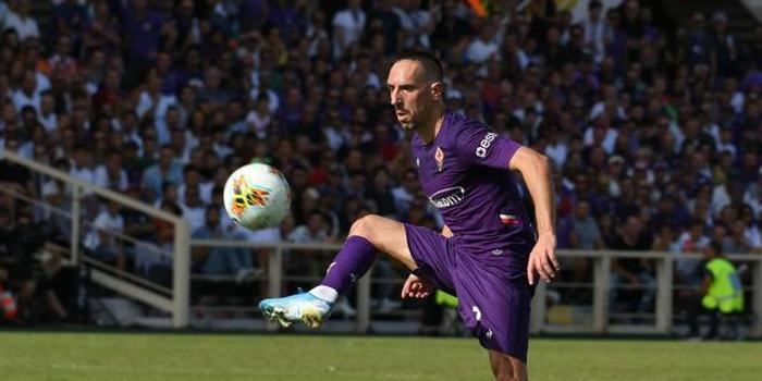  佛罗伦萨核心染红离场，少一人顽强守平局  